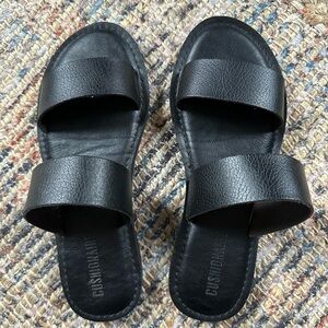 Black sandals worn once. Size 6.5 great condition.